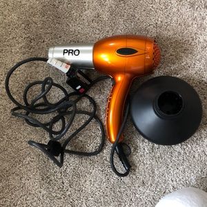 Blow dryer and diffuser